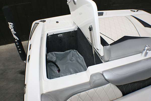 boat-for-sale-with-a-gasoline-engine-stereo-system
