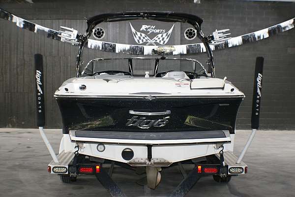 used-boat-for-sale-with-a-gasoline-engine-stereo-system