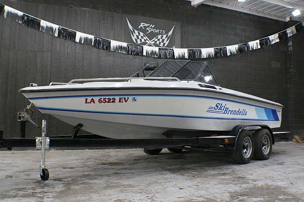 bowrider-boat-for-sale-with-a-teak-deck