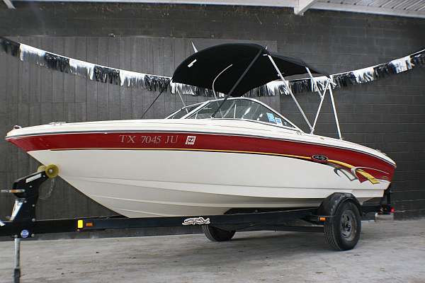 bowrider-ski-boat-for-sale-with-a-ladder