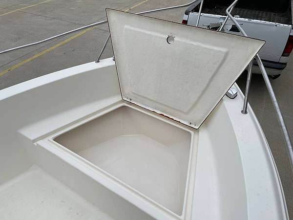 new-used-boat-for-sale-with-a-livewell