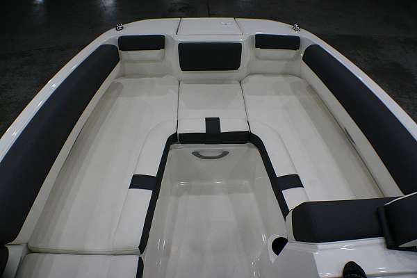 cruiser-runabout-boat-for-sale-in-mcqueeney-tx