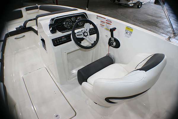 cruiser-runabout-boat-for-sale-with-a-ladder