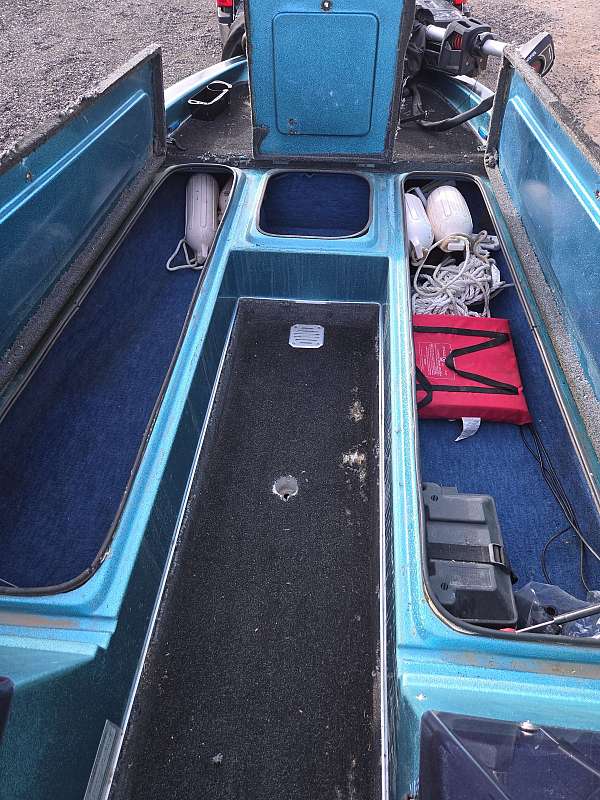 boat-for-sale-with-a-fish-finder-in-gilbert-az